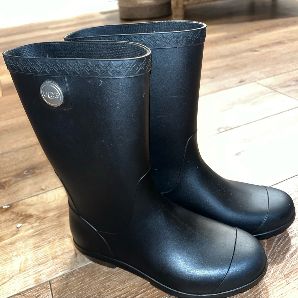 UGG Women's Sienna Rain Size 5